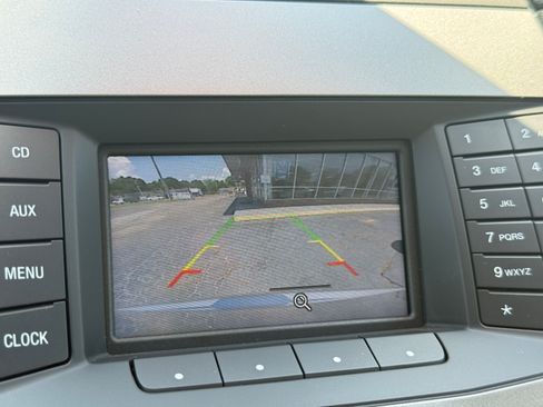 Used 2017 Ford Taurus SE image 12