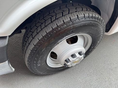 Used 2015 Chevrolet Express 3500 image 18