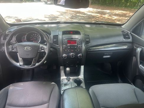 Used 2011 Kia Sorento AWD LX image 19