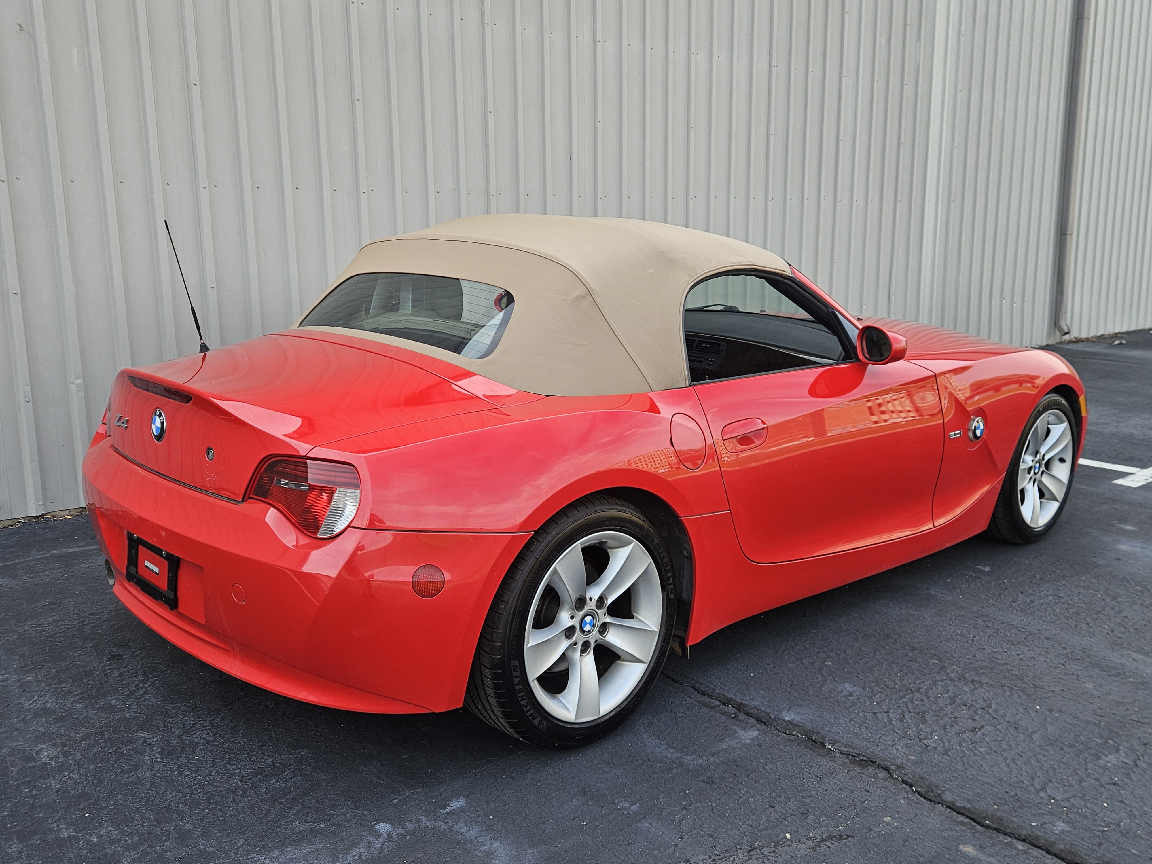 Used 2006 BMW Z4 3.0i Roadster RWD image 5