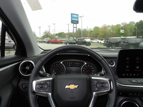 Used 2024 Chevrolet Blazer LT image 2