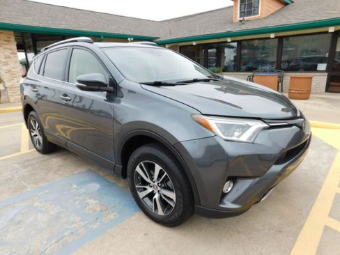 Used 2018 Toyota RAV4 XLE image 2