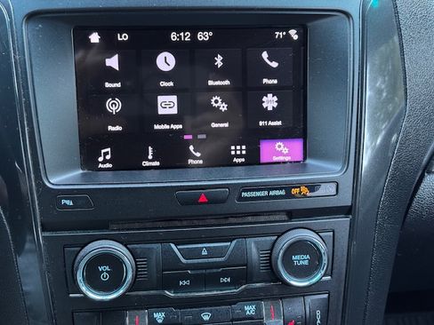 Used 2017 Ford Explorer XLT image 21