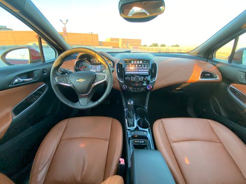 Used 2017 Chevrolet Cruze Premier image 23