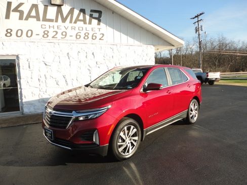 Used 2024 Chevrolet Equinox LT image 3