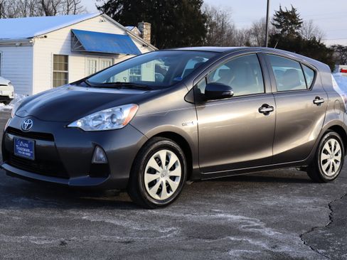 Used 2013 Toyota Prius C One image 4