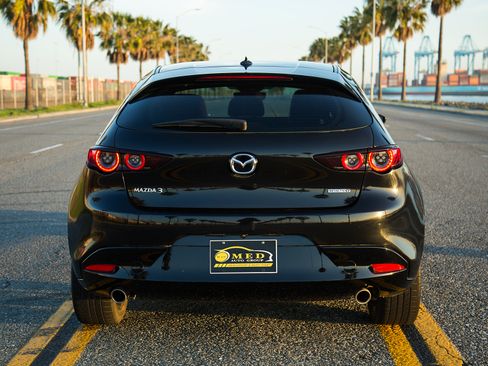 Used 2021 MAZDA MAZDA3 w/ Premium Package image 4