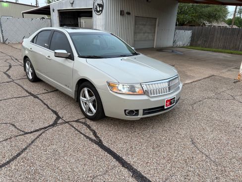 Used 2008 Lincoln MKZ image 2