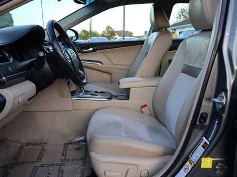 Used 2012 Toyota Camry image 13