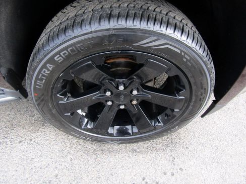 Used 2017 GMC Yukon SLT image 12