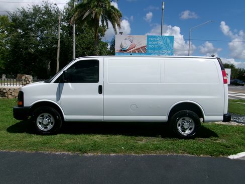 Used 2013 Chevrolet Express 2500 UNAVAIL RWD image 2