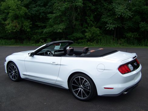 Used 2023 Ford Mustang Convertible RWD image 12