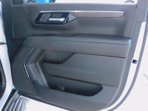 Used 2025 Chevrolet Tahoe 4WD LT image 28