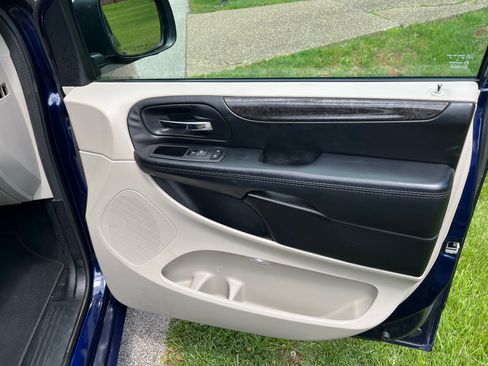Used 2015 Dodge Grand Caravan FWD image 29