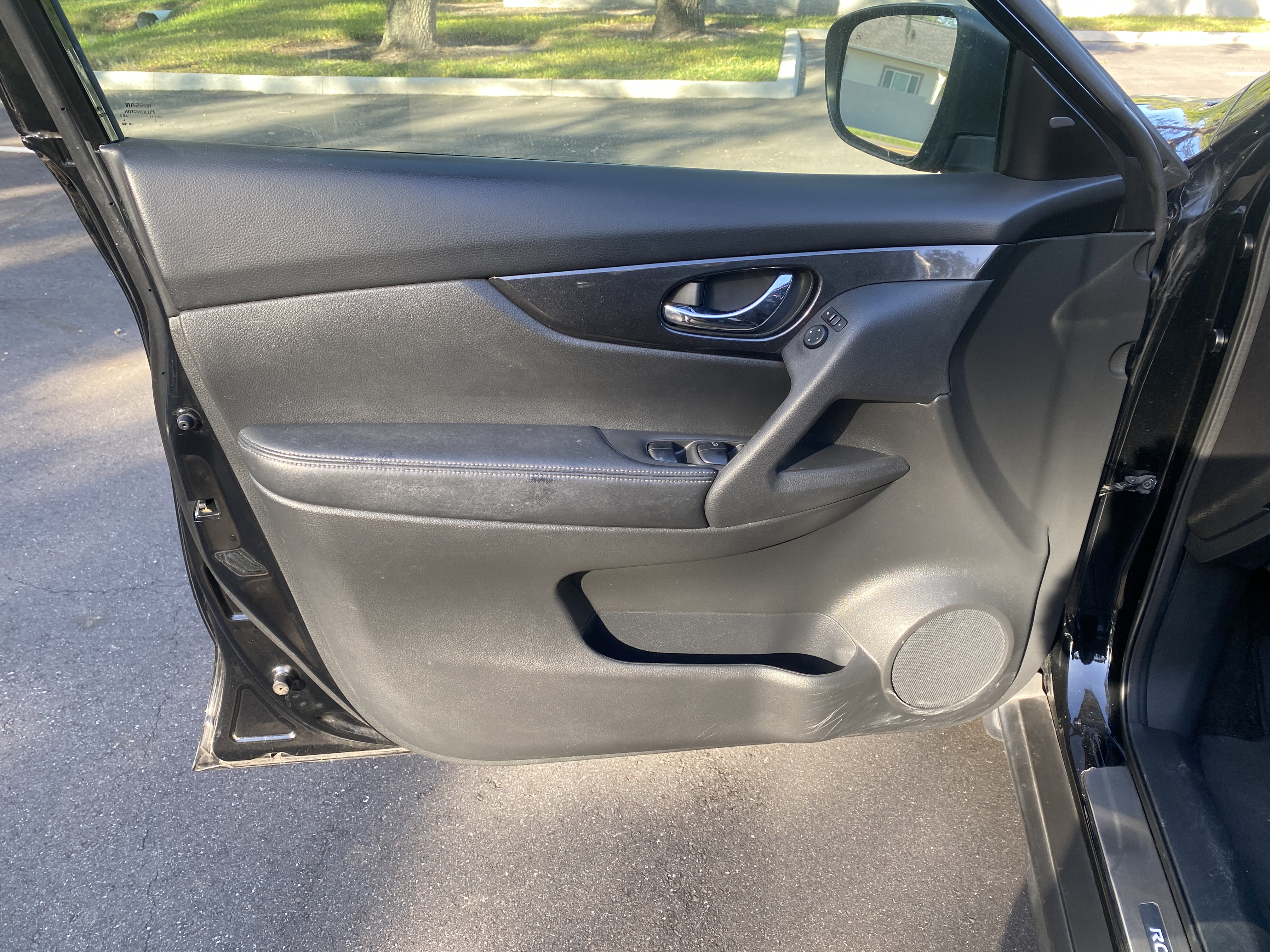 Used 2017 Nissan Rogue FWD image 9