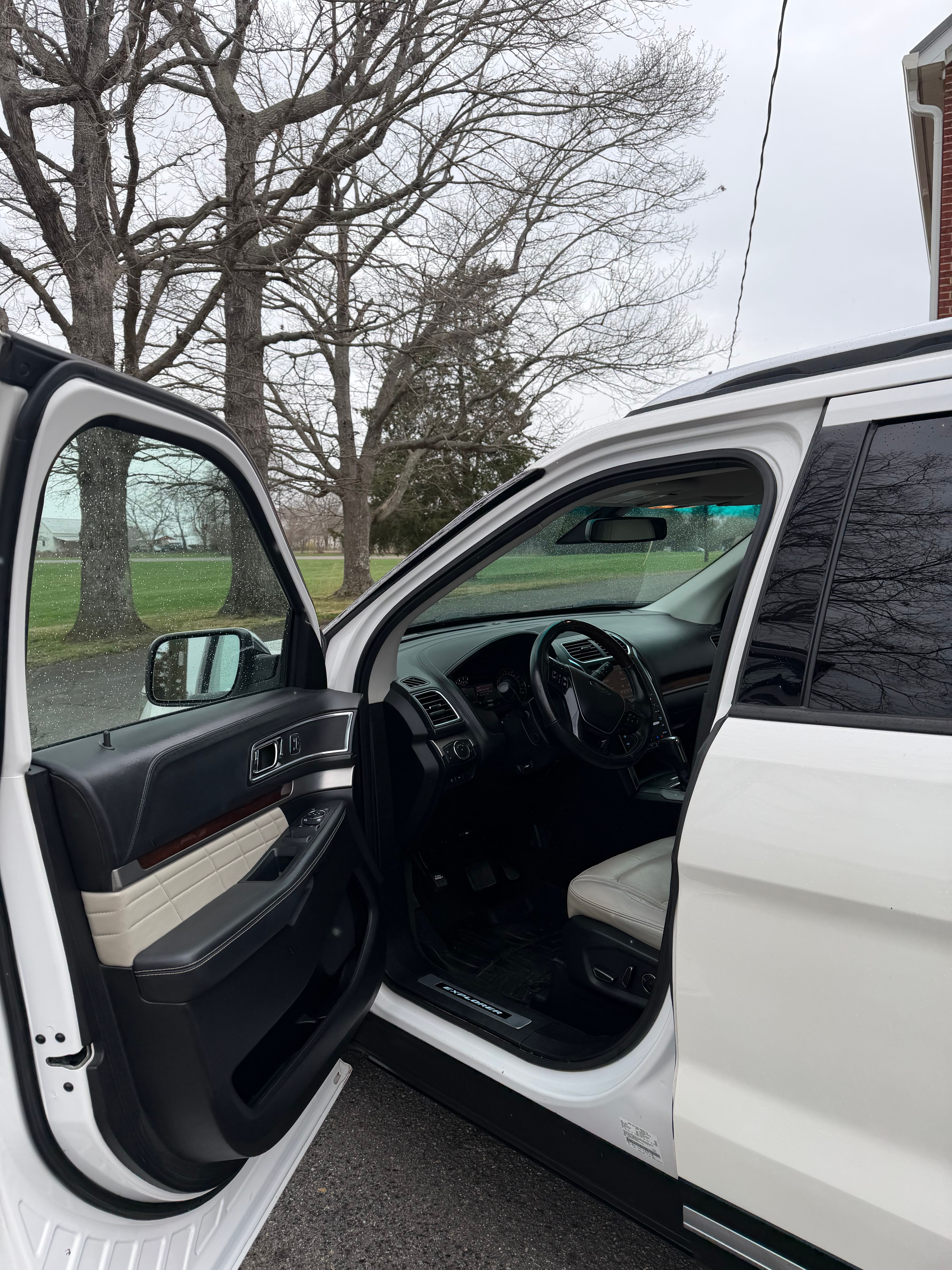 Used 2016 Ford Explorer Platinum AWD/4WD image 7