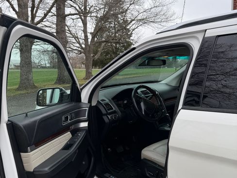 Used 2016 Ford Explorer Platinum image 7
