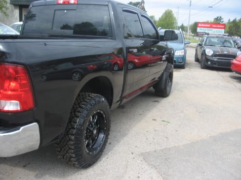 Used 2016 RAM 1500 4x4 Crew Cab SLT image 4
