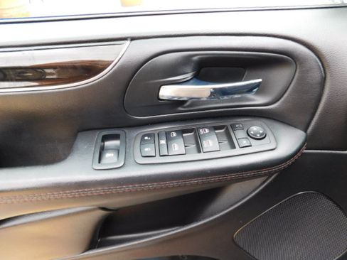 Used 2020 Dodge Grand Caravan SE image 11