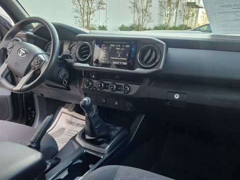 Used 2017 Toyota Tacoma image 15