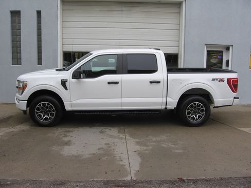Used 2021 Ford F150 STX image 3