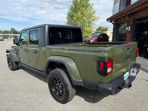 Used 2021 Jeep Gladiator Willys AWD/4WD image 3