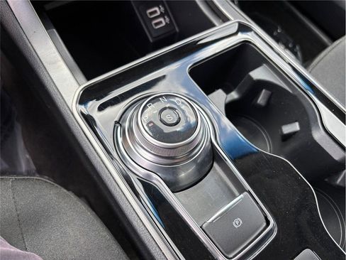 Used 2020 Ford Edge SE image 33