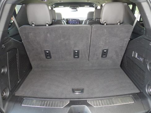 Used 2025 Chevrolet Tahoe 2WD Premier image 35