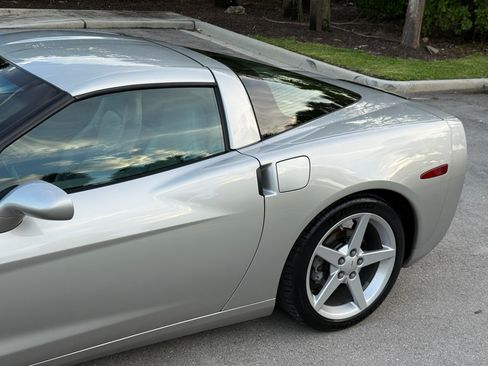 Used 2005 Chevrolet Corvette Coupe RWD image 28