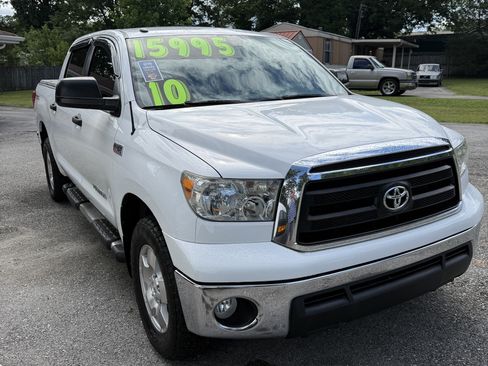 Used 2010 Toyota Tundra 4x4 CrewMax image 4