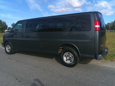 Used 2016 Chevrolet Express 3500 LT image 2