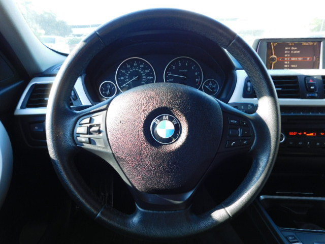 Used 2014 BMW 320i Sedan RWD image 13