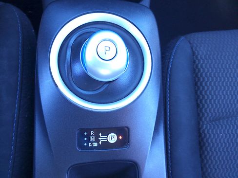 Used 2014 Nissan Leaf S FWD image 22