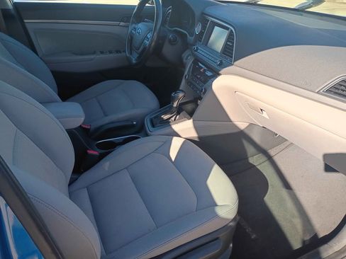 Used 2017 Hyundai Elantra SE image 2