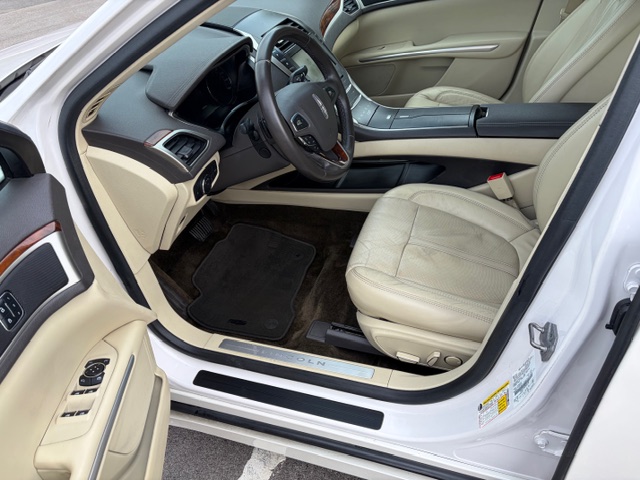 Used 2015 Lincoln MKZ AWD image 9