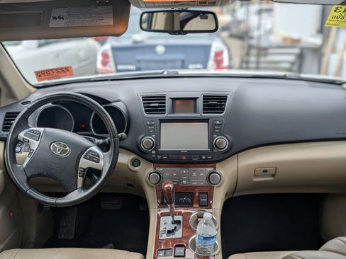 Used 2012 Toyota Highlander Limited image 4
