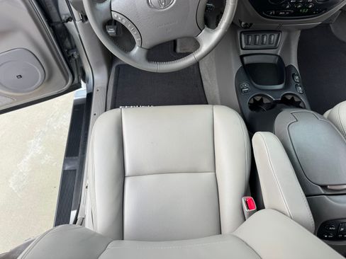 Used 2006 Toyota Sequoia SR5 image 20
