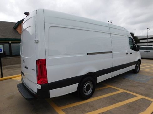 Used 2021 Mercedes-Benz Sprinter 2500 170 Cargo image 8