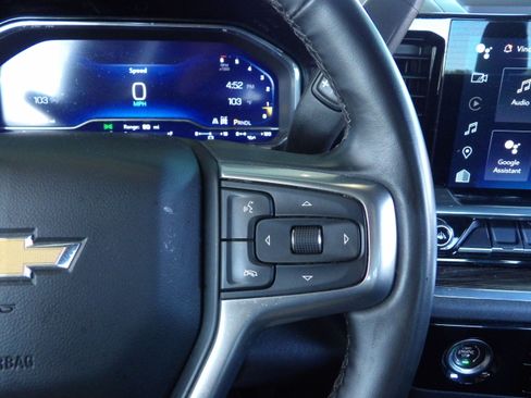 Used 2024 Chevrolet Silverado 1500 4x4 Crew Cab LT image 25