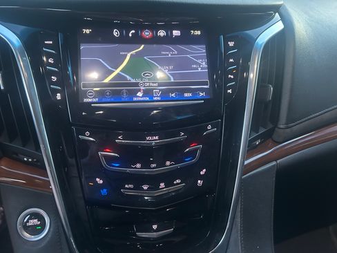 Used 2018 Cadillac Escalade 4WD Premium Luxury image 10