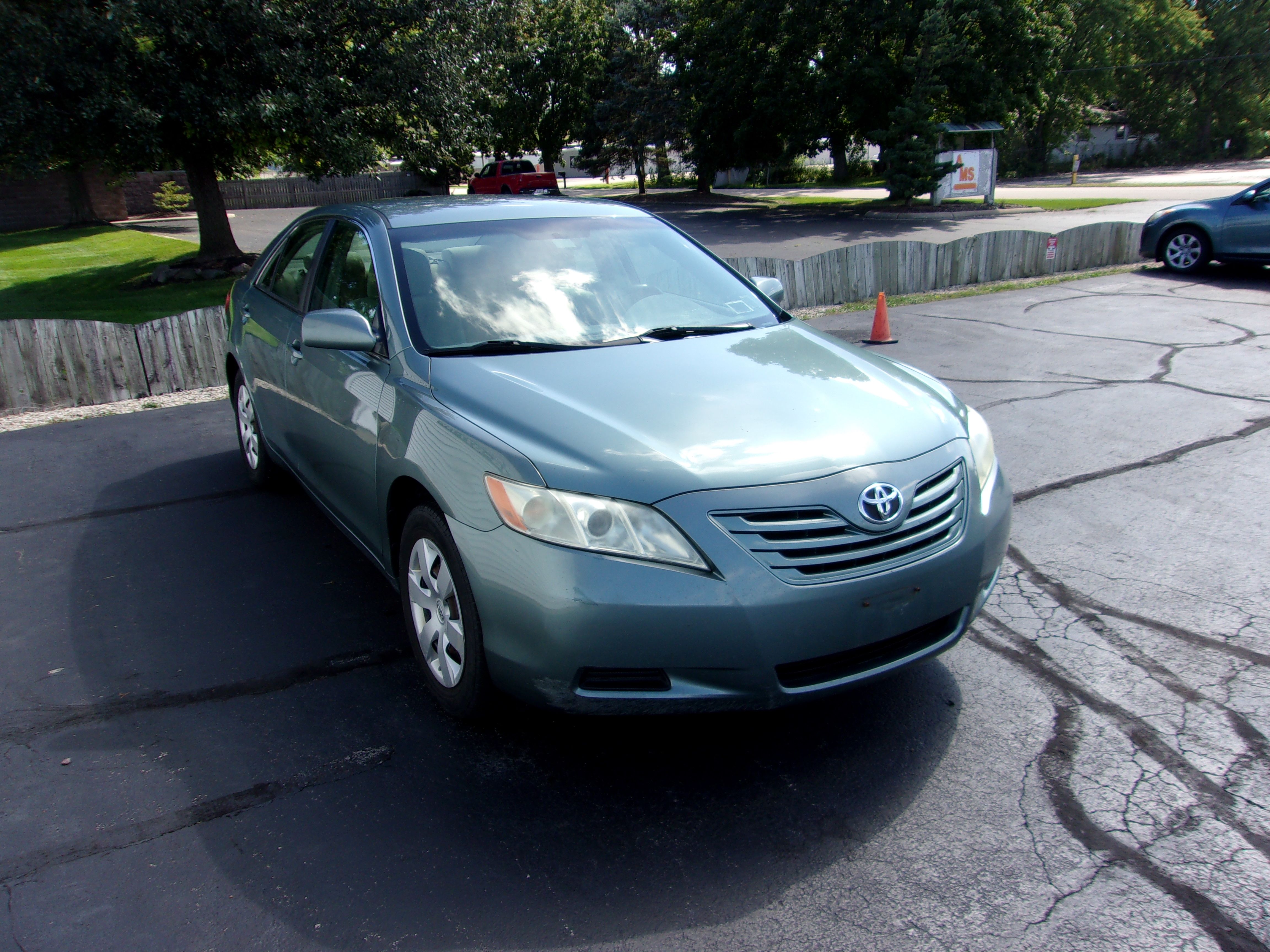 Used 2009 Toyota Camry LE Sedan FWD image 2