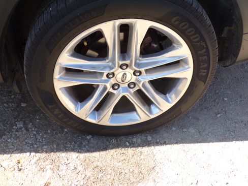 Used 2018 Ford Explorer XLT image 10