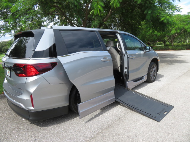 Used 2026 Honda Odyssey Touring image 18
