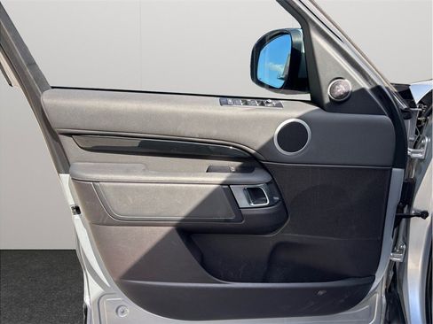 Used 2018 Land Rover Discovery SE image 20