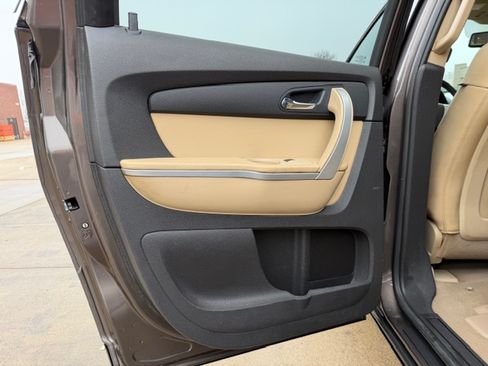 Used 2011 GMC Acadia SLT image 11