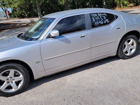 Used 2010 Dodge Charger SXT image 3
