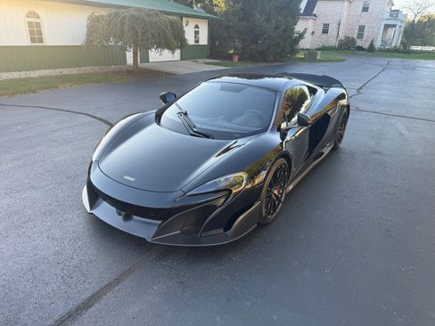 Used 2016 McLaren 675LT Coupe RWD image 18