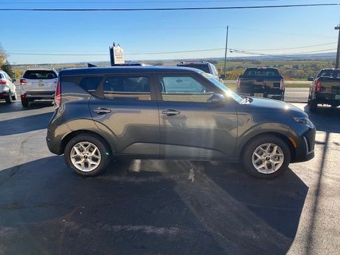 Used 2024 Kia Soul LX image 4