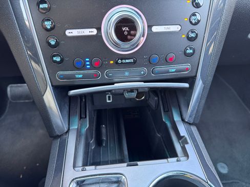 Used 2019 Ford Explorer Limited image 11