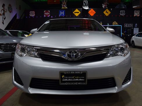 Used 2012 Toyota Camry LE image 10